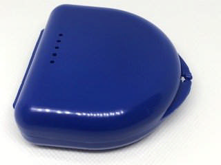 Skinnebox, mørkeblå med huller, 10 stk.